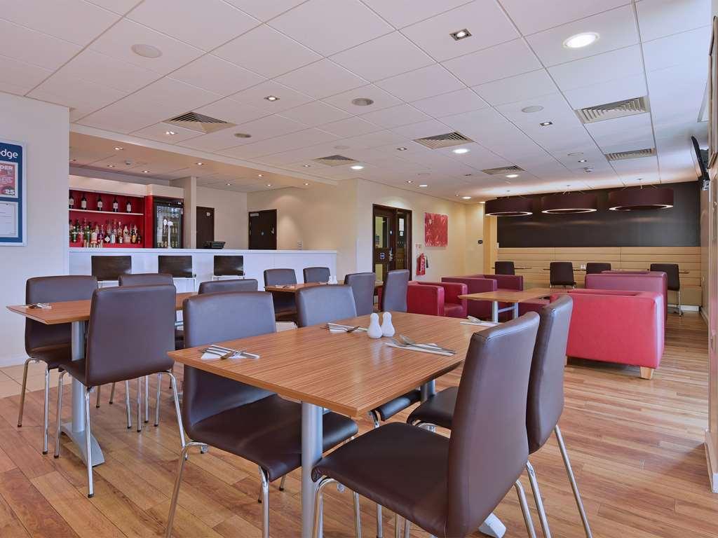 Travelodge High Wycombe Central Restaurante foto