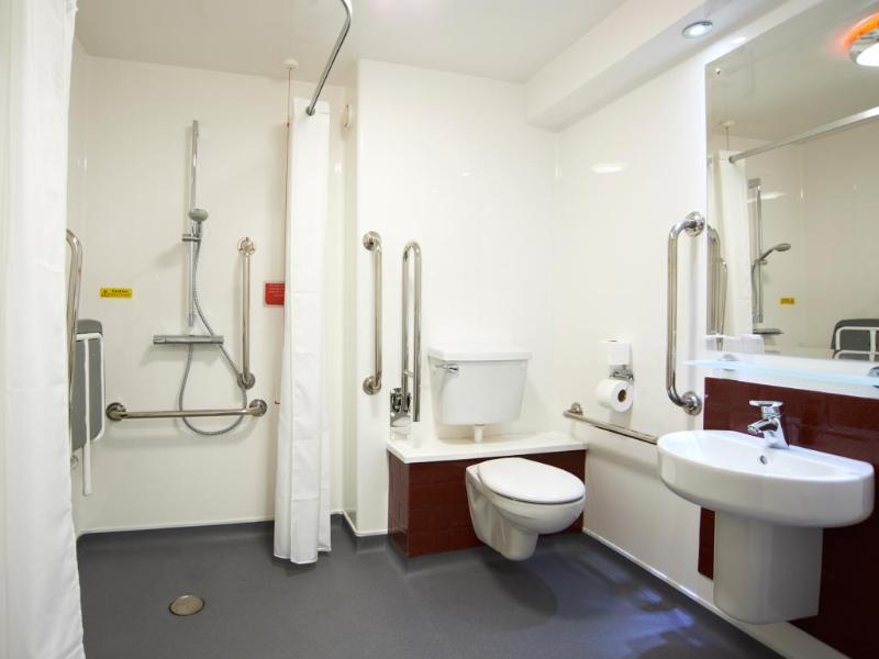 Travelodge High Wycombe Central Exterior foto
