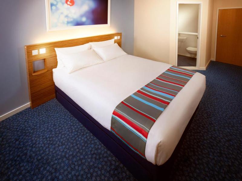 Travelodge High Wycombe Central Exterior foto