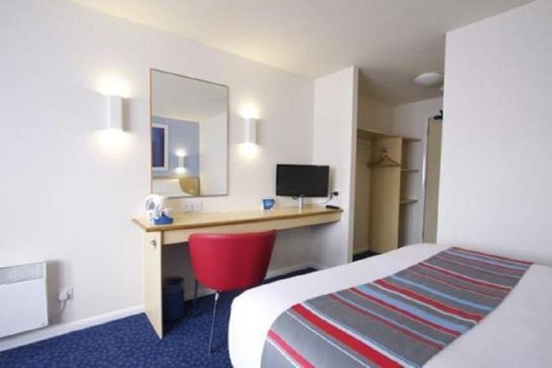 Travelodge High Wycombe Central Exterior foto