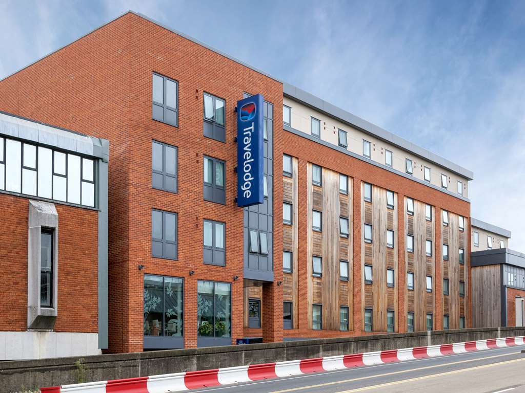 Travelodge High Wycombe Central Exterior foto